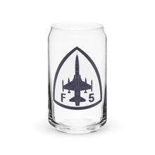 Cargar imagen en el visor de la galería, Vaso con emblema alumno CASA-Northrop F-5B/M "Freedom Fighter"