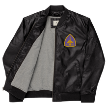 Cargar imagen en el visor de la galería, Cazadora bomber bordada con emblema instructor CASA-Northrop F-5B/M "Freedom Fighter"