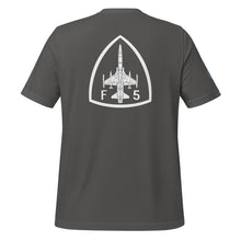 Cargar imagen en el visor de la galería, Camiseta con emblema del Ejército del Aire, modelo CASA-Northrop F-5B/M "Freedom Fighter"