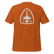 Cargar imagen en el visor de la galería, Camiseta con emblema del Ejército del Aire, modelo CASA-Northrop F-5B/M "Freedom Fighter"