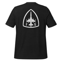 Cargar imagen en el visor de la galería, Camiseta con emblema del Ejército del Aire, modelo CASA-Northrop F-5B/M "Freedom Fighter"