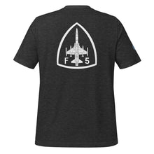 Cargar imagen en el visor de la galería, Camiseta con emblema del Ejército del Aire, modelo CASA-Northrop F-5B/M "Freedom Fighter"