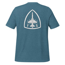 Cargar imagen en el visor de la galería, Camiseta con emblema del Ejército del Aire, modelo CASA-Northrop F-5B/M "Freedom Fighter"