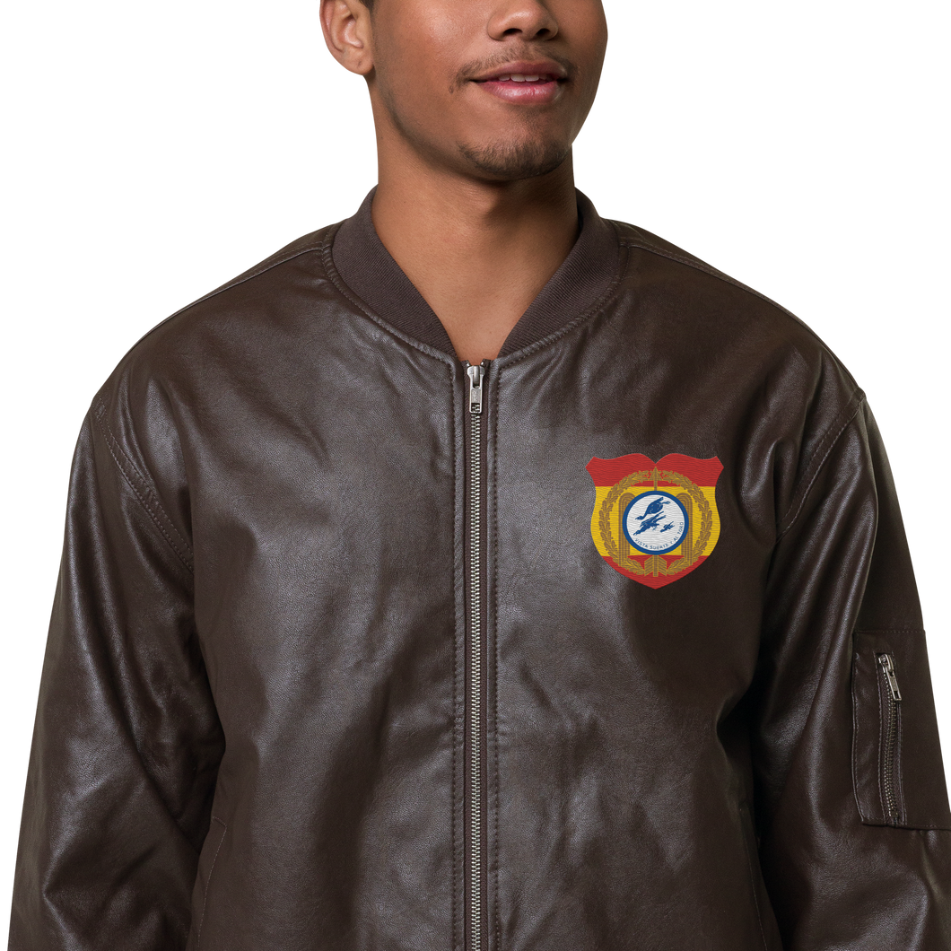 Cazadora bomber bordada con emblema 