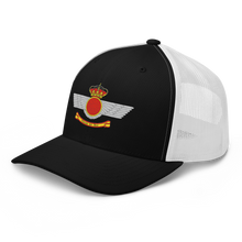 Cargar imagen en el visor de la galería, Gorra trucker bordada con emblema actual Ejército del Aire Español
