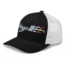 Cargar imagen en el visor de la galería, Gorra trucker bordada con firma Mirage III EE
