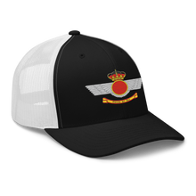 Cargar imagen en el visor de la galería, Gorra trucker bordada con emblema actual Ejército del Aire Español
