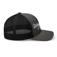 Cargar imagen en el visor de la galería, Gorra trucker bordada con firma Mirage III EE
