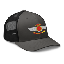 Cargar imagen en el visor de la galería, Gorra trucker bordada con emblema actual Ejército del Aire Español
