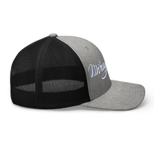 Cargar imagen en el visor de la galería, Gorra trucker bordada con firma Mirage III EE
