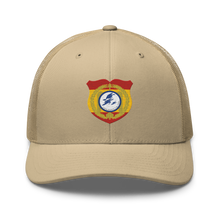 Cargar imagen en el visor de la galería, Gorra trucker bordada con emblema &quot;IV Escuadrilla Azul&quot;
