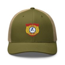 Cargar imagen en el visor de la galería, Gorra trucker bordada con emblema &quot;IV Escuadrilla Azul&quot;
