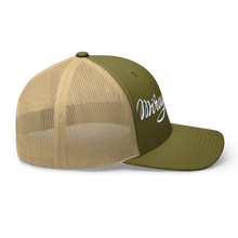 Cargar imagen en el visor de la galería, Gorra trucker bordada con firma Mirage III EE
