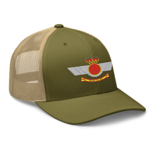 Cargar imagen en el visor de la galería, Gorra trucker bordada con emblema actual Ejército del Aire Español
