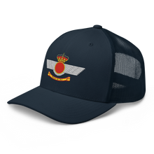 Cargar imagen en el visor de la galería, Gorra trucker bordada con emblema actual Ejército del Aire Español
