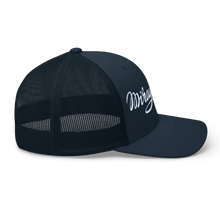 Cargar imagen en el visor de la galería, Gorra trucker bordada con firma Mirage III EE
