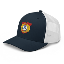 Cargar imagen en el visor de la galería, Gorra trucker bordada con emblema &quot;IV Escuadrilla Azul&quot;
