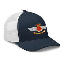 Cargar imagen en el visor de la galería, Gorra trucker bordada con emblema actual Ejército del Aire Español
