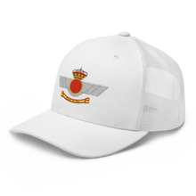 Cargar imagen en el visor de la galería, Gorra trucker bordada con emblema actual Ejército del Aire Español
